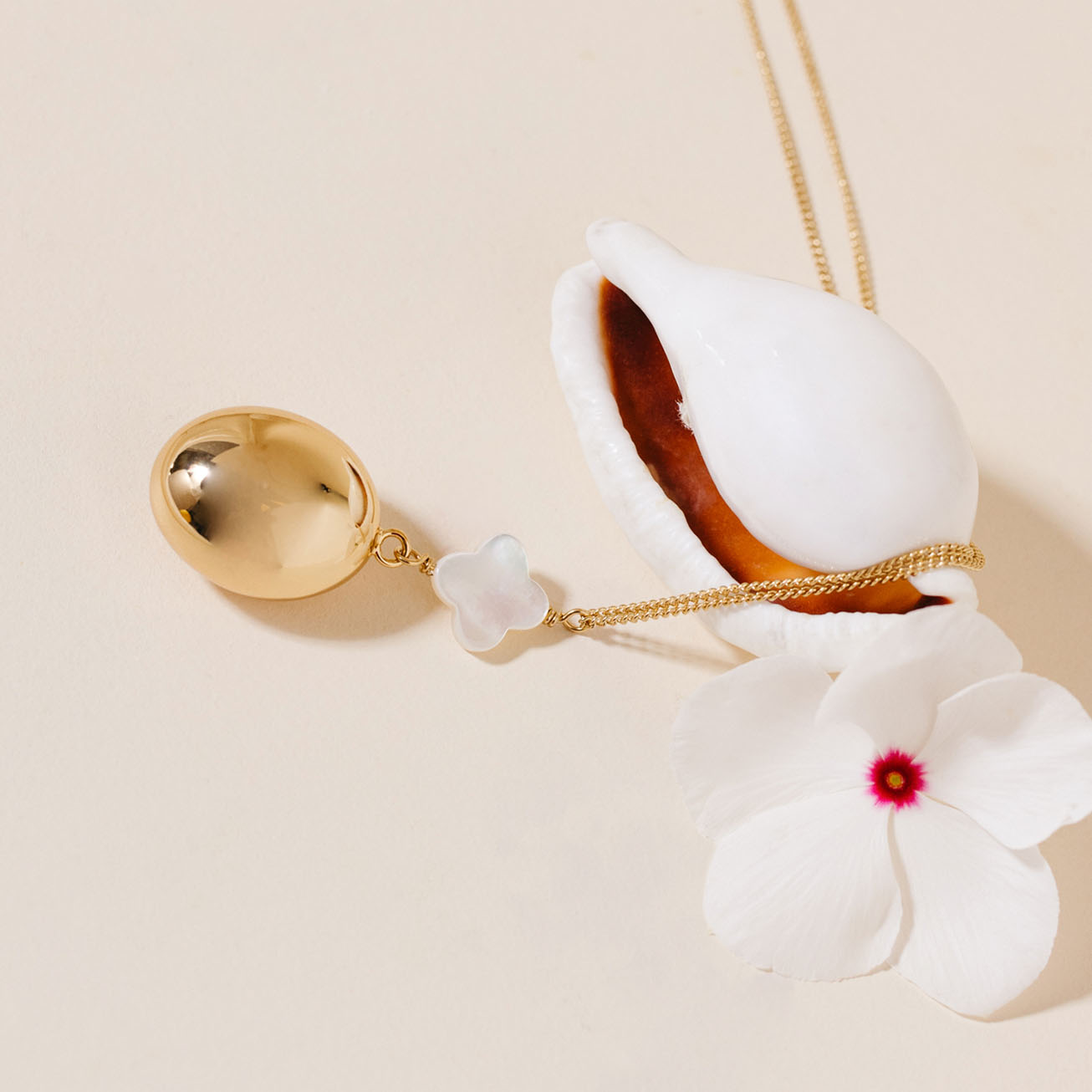 Romy harmony necklace gold mother-of-pearl 