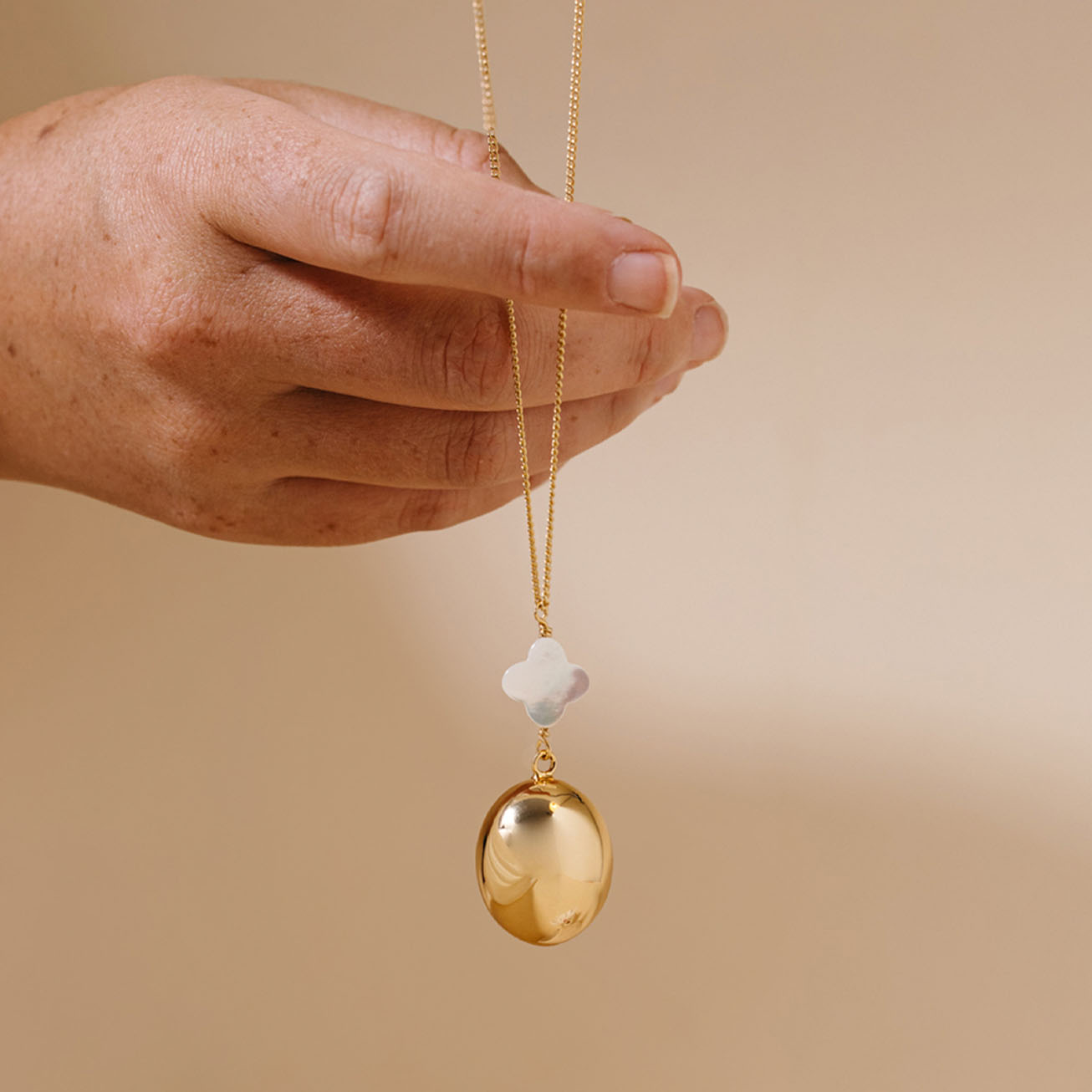 Romy harmony necklace gold mother-of-pearl 