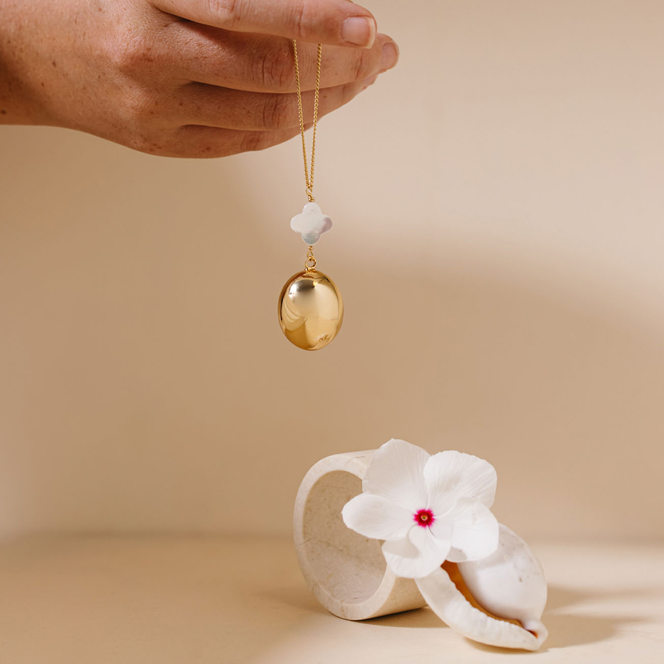 Romy harmony necklace gold mother-of-pearl 