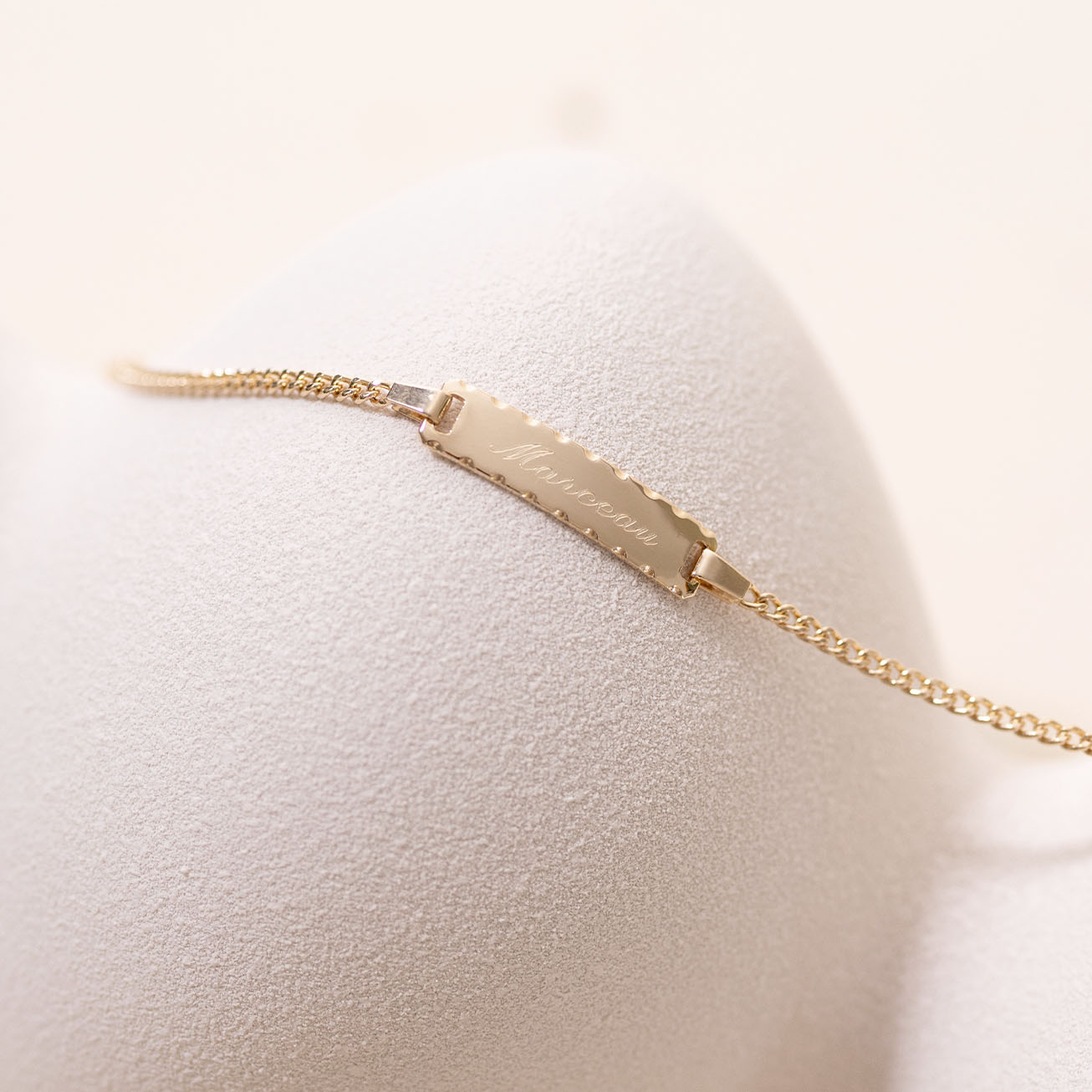 Yellow gold-plated lace-patterned christening brac